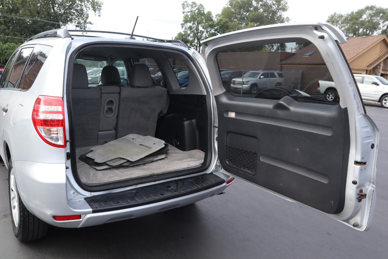 Toyota RAV4 Base I4 4WD 2012