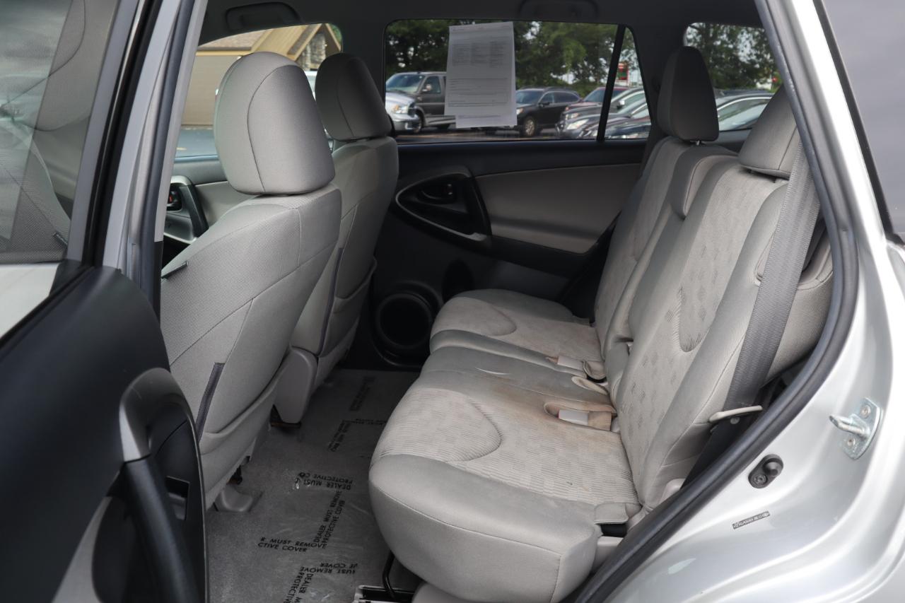 Toyota RAV4 Base I4 4WD 2012