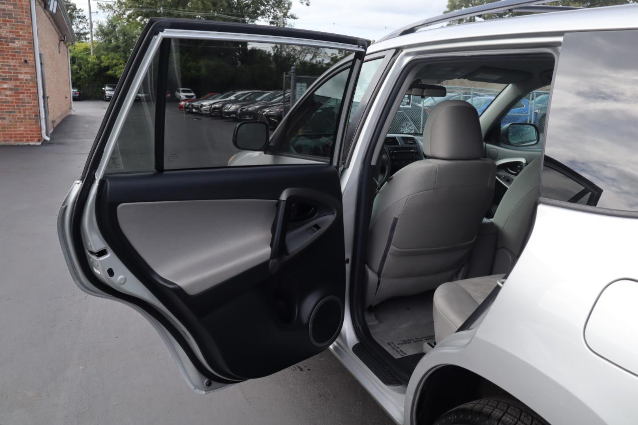 Toyota RAV4 Base I4 4WD 2012