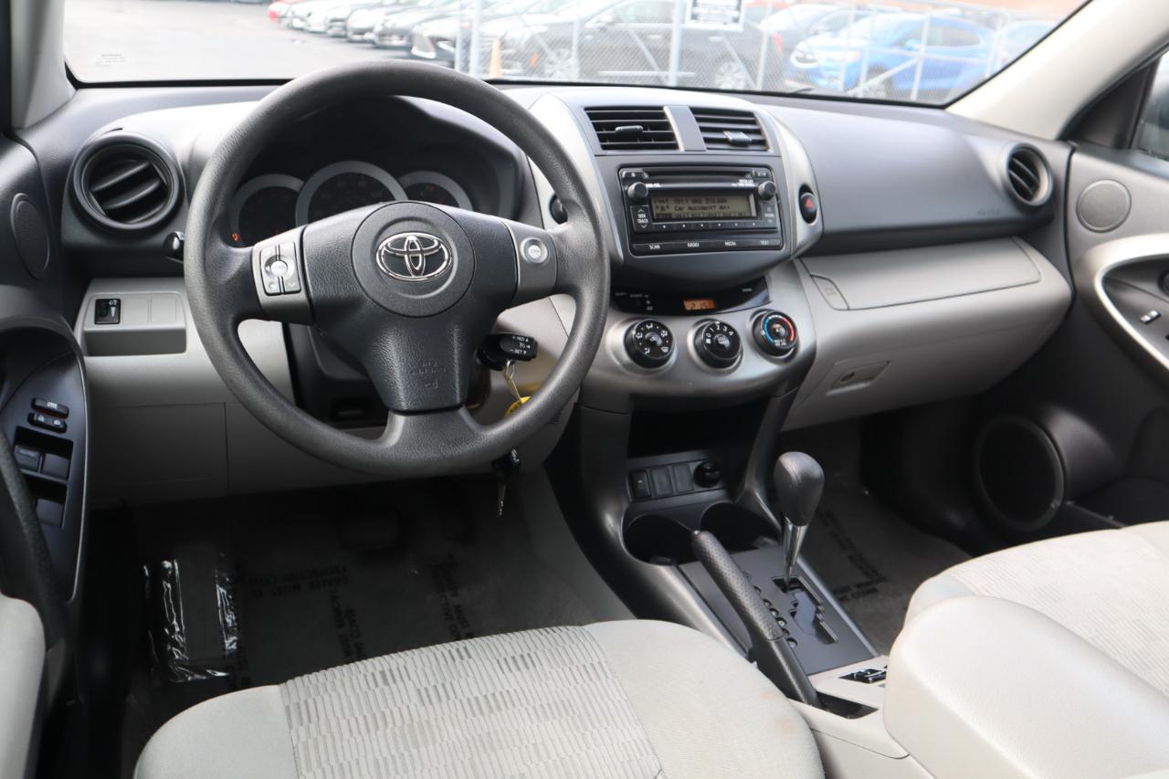 Toyota RAV4 Base I4 4WD 2012