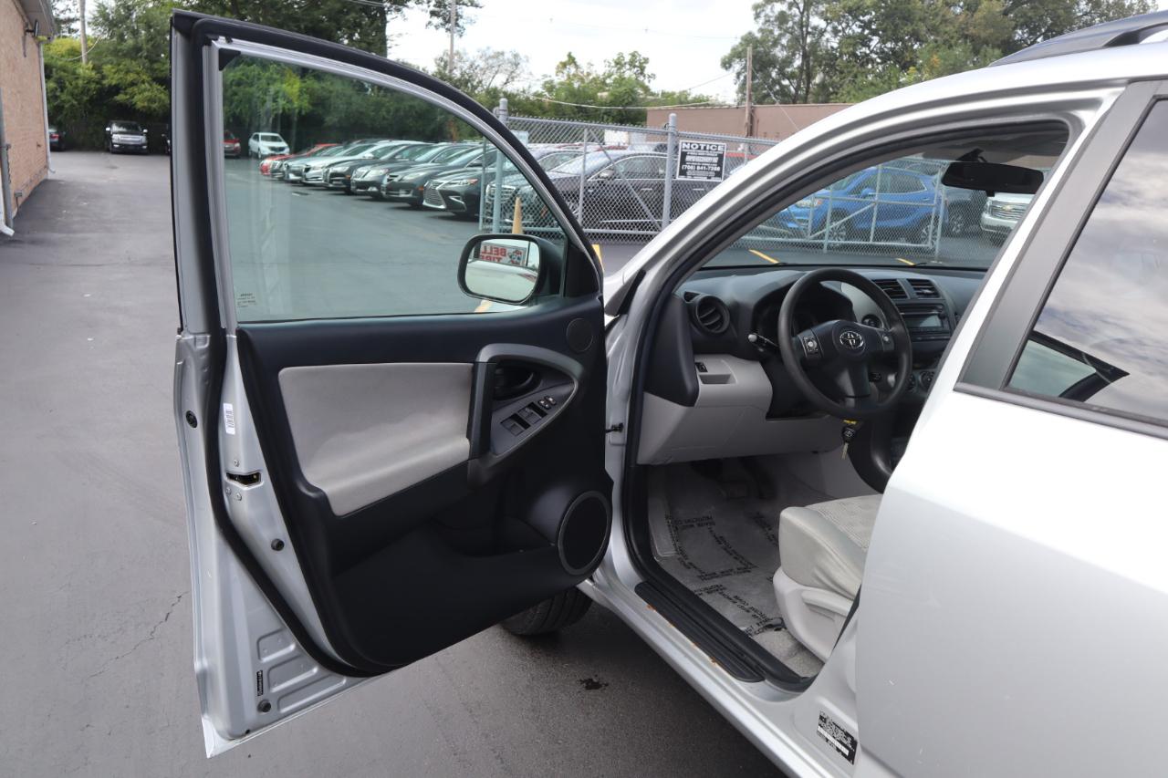 Toyota RAV4 Base I4 4WD 2012
