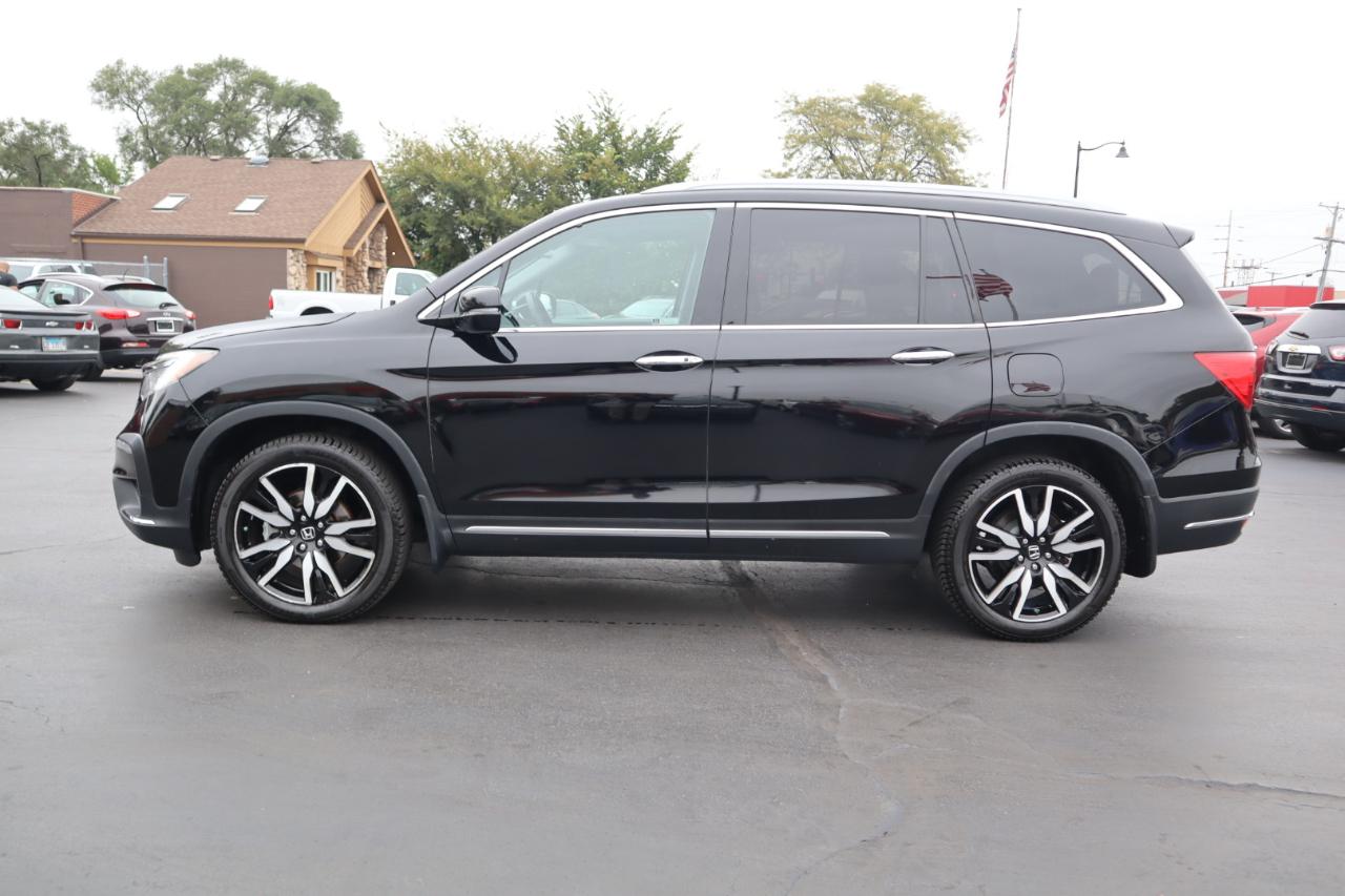 Honda Pilot Touring w/Rear Captain's Chairs AWD 2020
