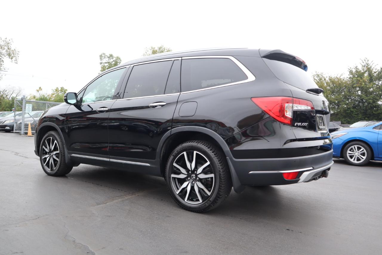 Honda Pilot Touring w/Rear Captain's Chairs AWD 2020