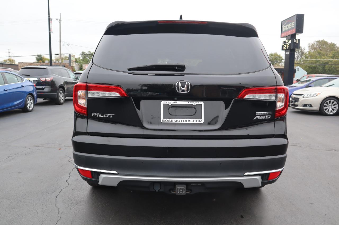 Honda Pilot Touring w/Rear Captain's Chairs AWD 2020