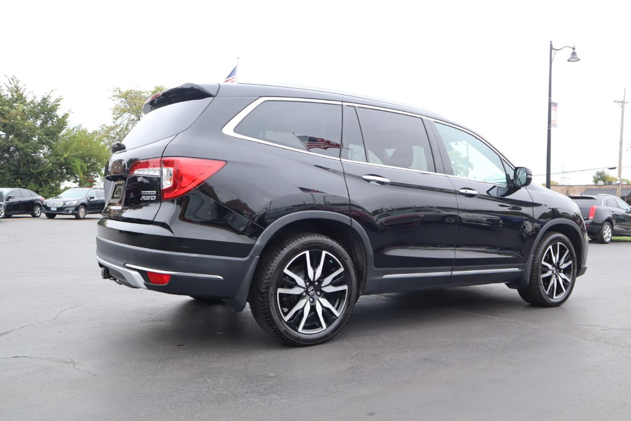 Honda Pilot Touring w/Rear Captain's Chairs AWD 2020