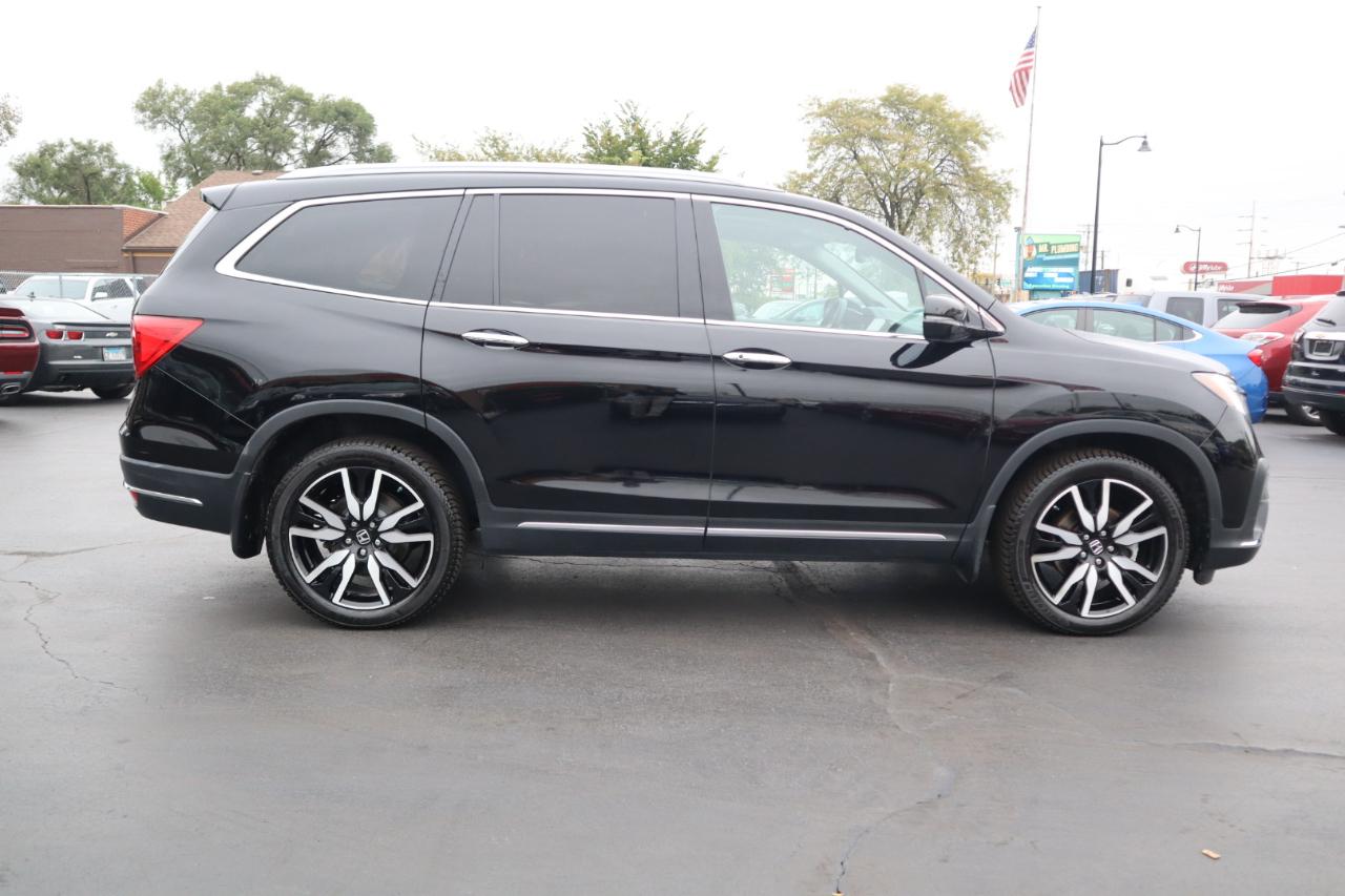 Honda Pilot Touring w/Rear Captain's Chairs AWD 2020