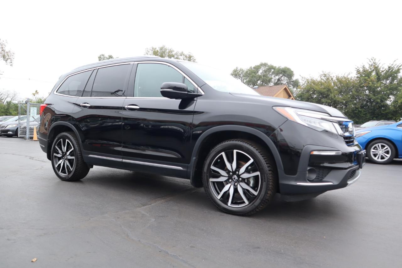 Honda Pilot Touring w/Rear Captain's Chairs AWD 2020
