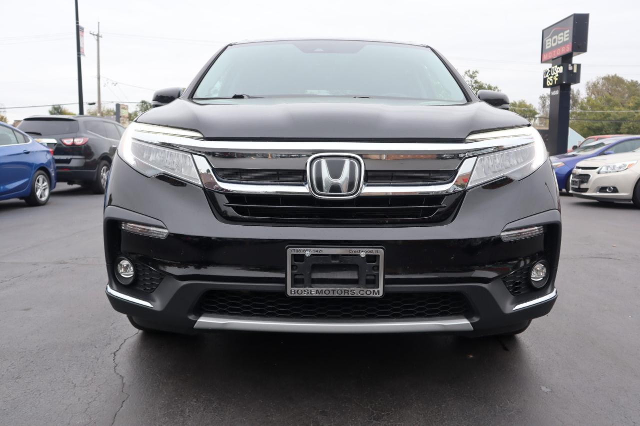Honda Pilot Touring w/Rear Captain's Chairs AWD 2020
