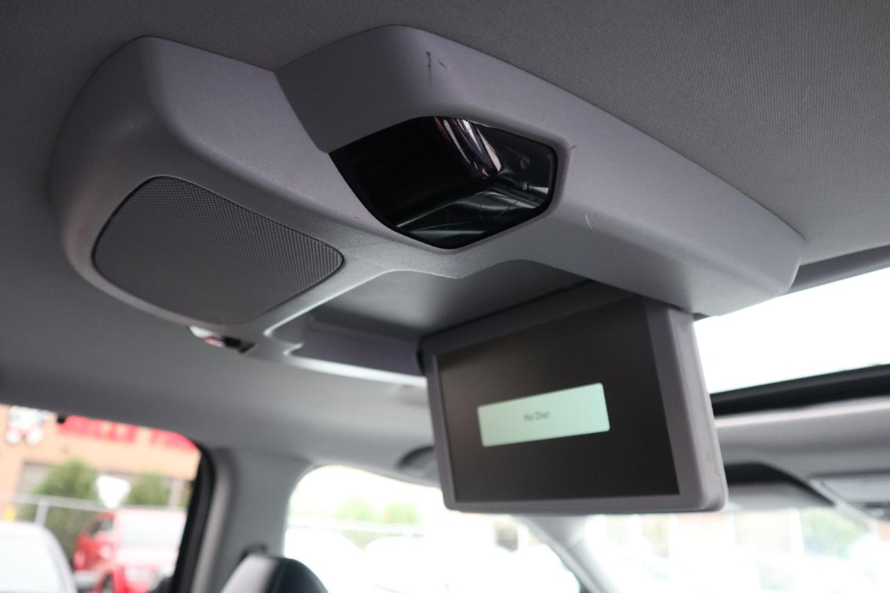 Honda Pilot Touring w/Rear Captain's Chairs AWD 2020