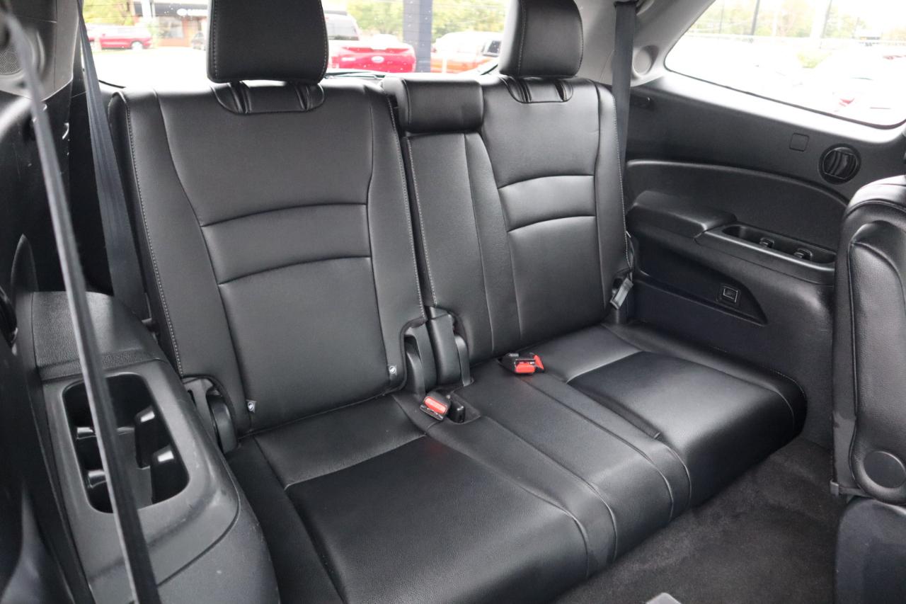 Honda Pilot Touring w/Rear Captain's Chairs AWD 2020