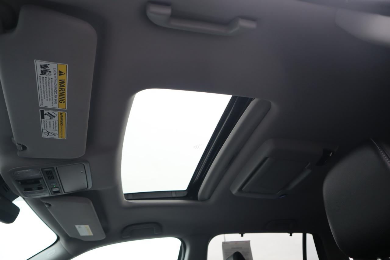 Honda Pilot Touring w/Rear Captain's Chairs AWD 2020