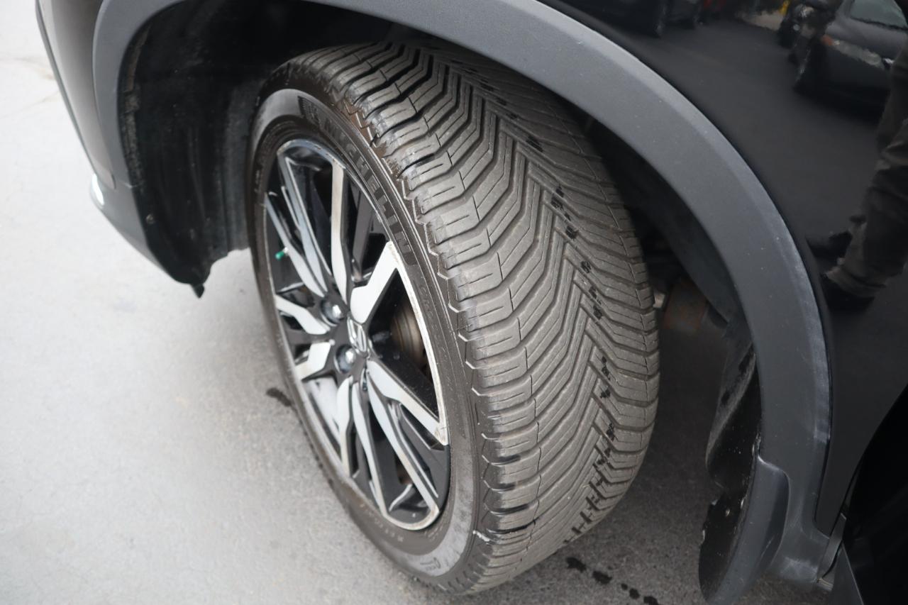 Honda Pilot Touring w/Rear Captain's Chairs AWD 2020