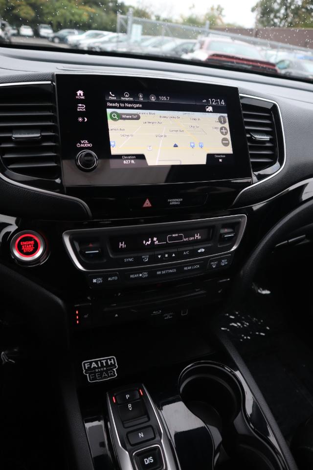 Honda Pilot Touring w/Rear Captain's Chairs AWD 2020