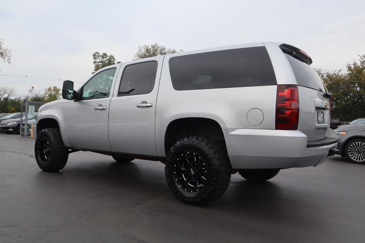 Chevrolet Suburban LT 1500 4WD 2014