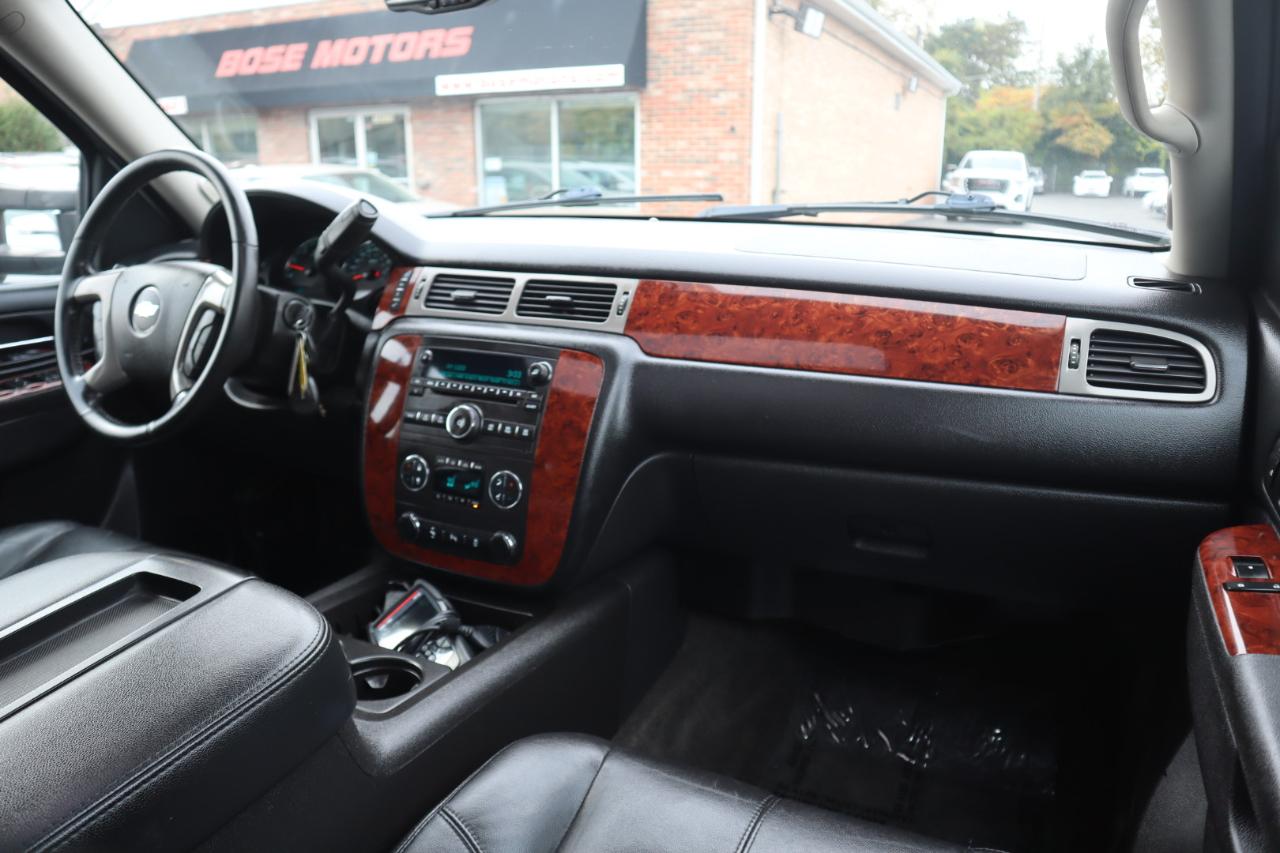 Chevrolet Suburban LT 1500 4WD 2014