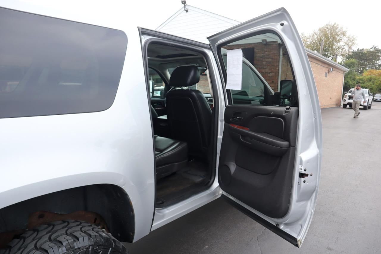 Chevrolet Suburban LT 1500 4WD 2014
