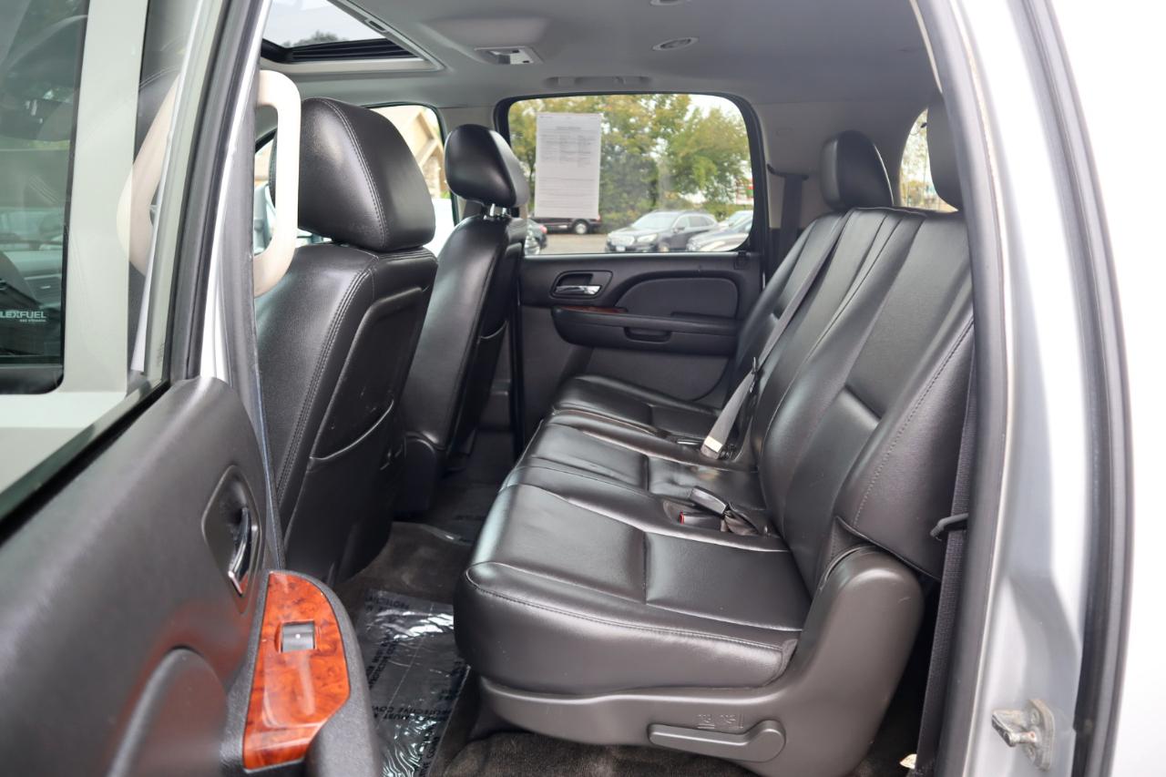 Chevrolet Suburban LT 1500 4WD 2014