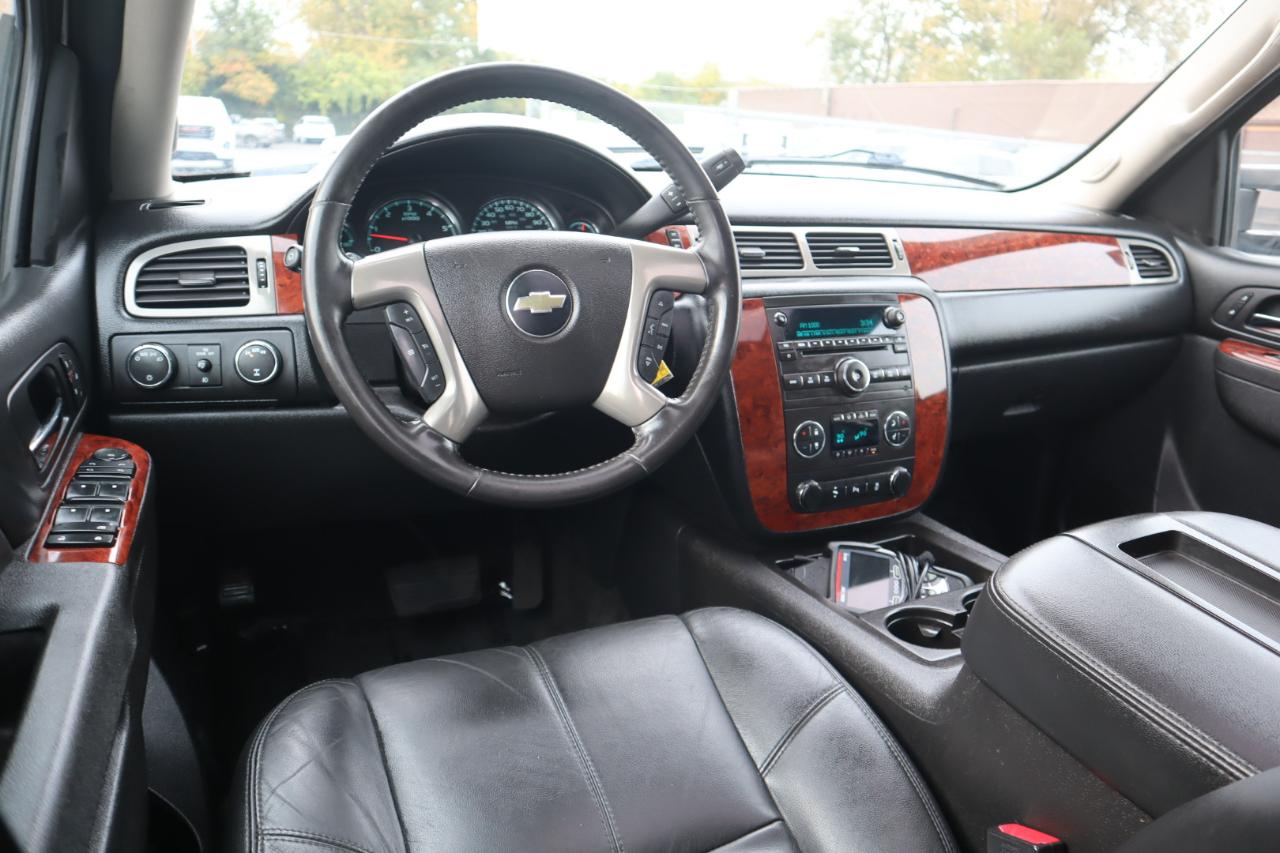 Chevrolet Suburban LT 1500 4WD 2014