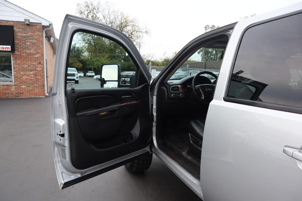 Chevrolet Suburban LT 1500 4WD 2014