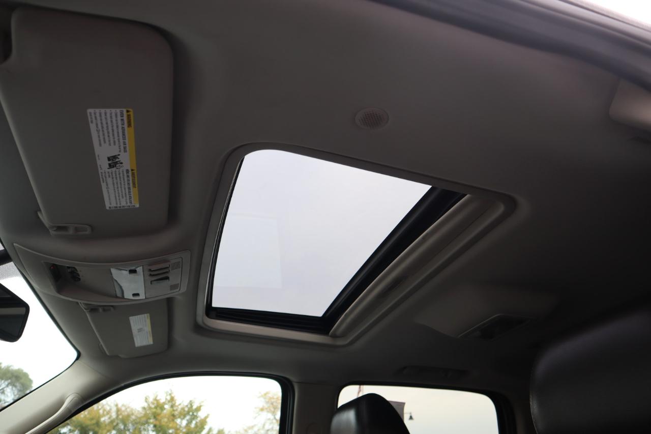 Chevrolet Suburban LT 1500 4WD 2014