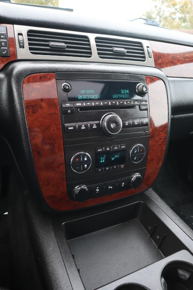 Chevrolet Suburban LT 1500 4WD 2014