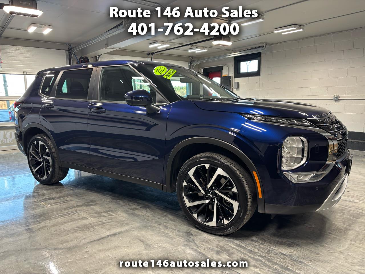 2023 Mitsubishi Outlander SE's photo