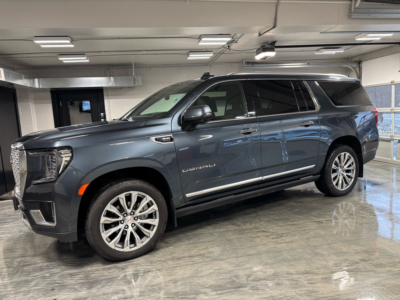 GMC Yukon XL 4WD 4dr Denali 2021