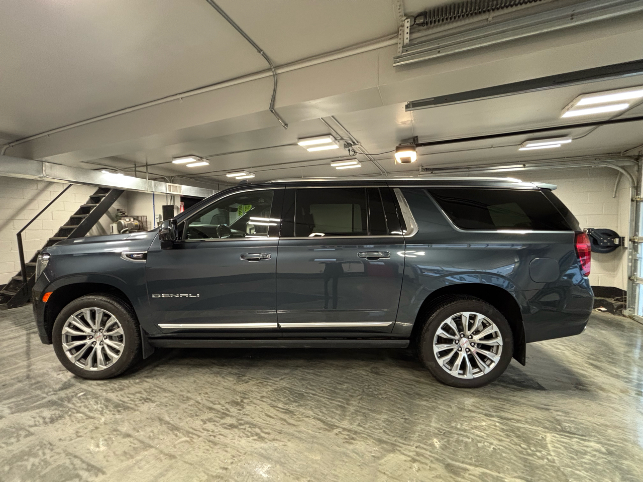 GMC Yukon XL 4WD 4dr Denali 2021