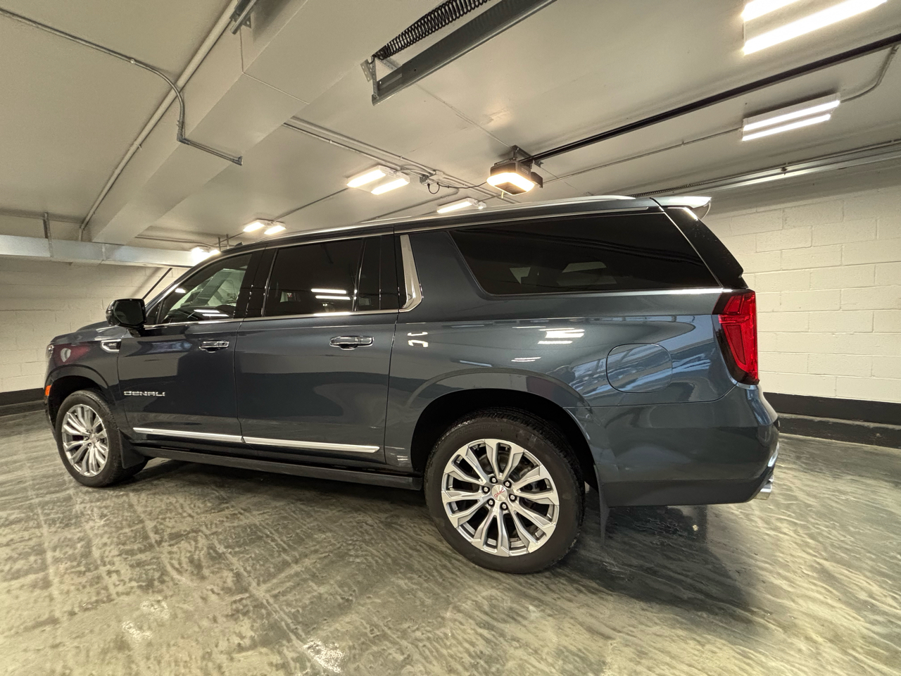 GMC Yukon XL 4WD 4dr Denali 2021