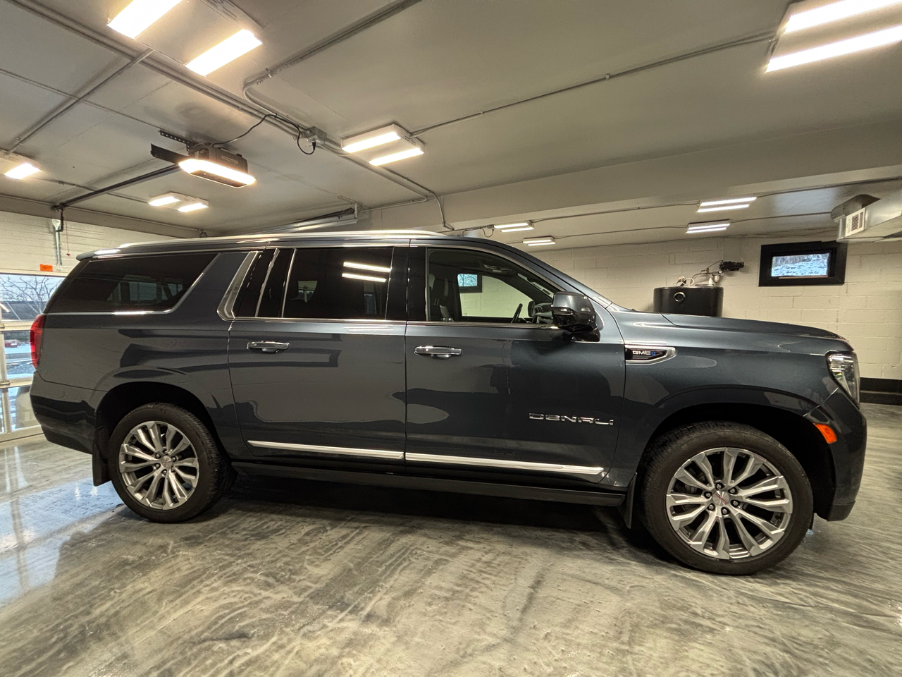 GMC Yukon XL 4WD 4dr Denali 2021
