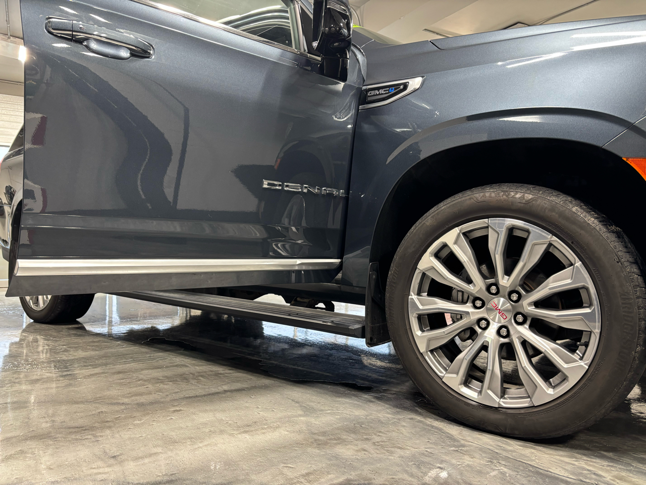 GMC Yukon XL 4WD 4dr Denali 2021