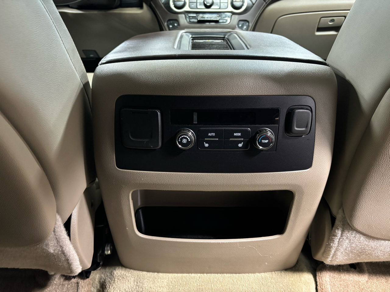 Chevrolet Tahoe 4WD 4dr LT 2015