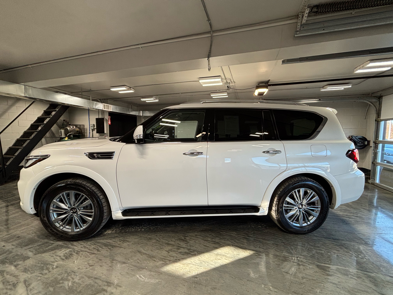 Infiniti QX80 LUXE AWD 2022