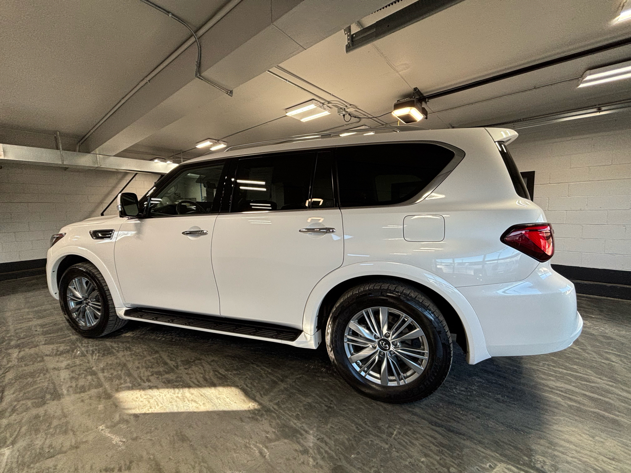 Infiniti QX80 LUXE AWD 2022