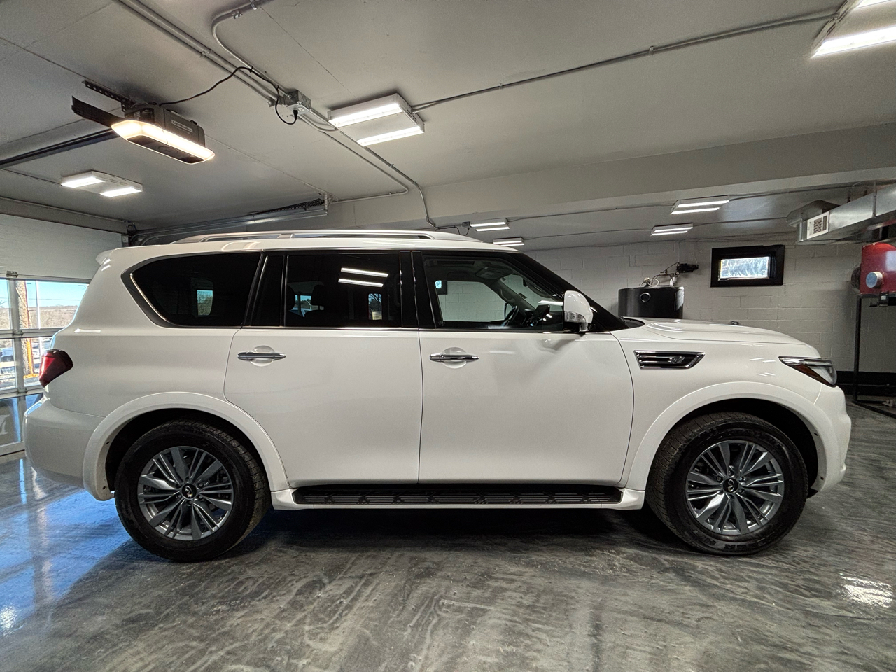Infiniti QX80 LUXE AWD 2022