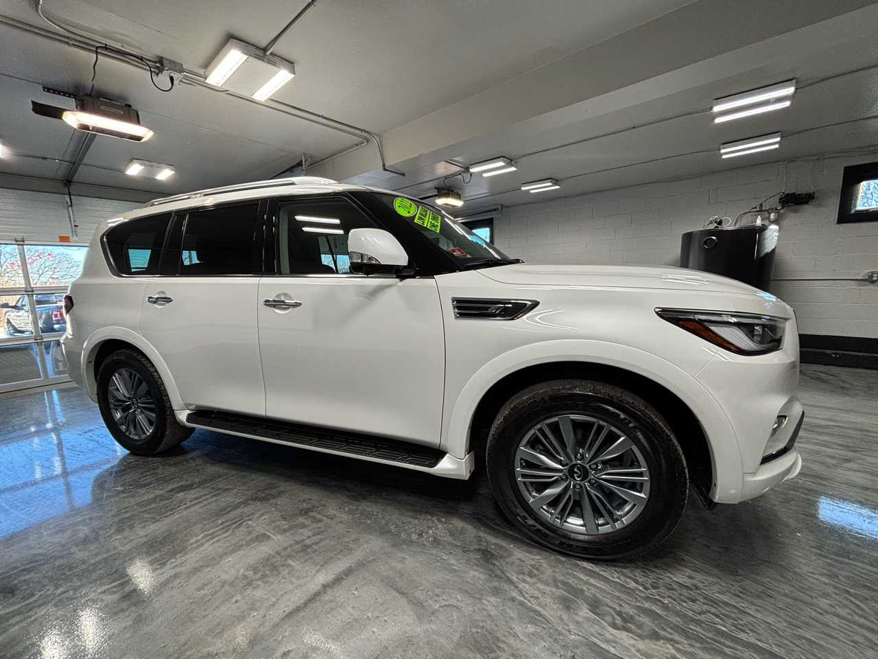 Infiniti QX80 LUXE AWD 2022