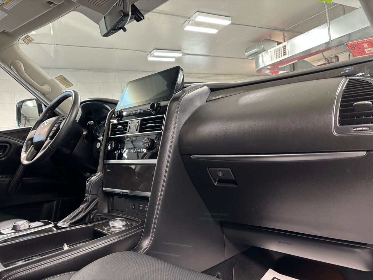 Infiniti QX80 LUXE AWD 2022