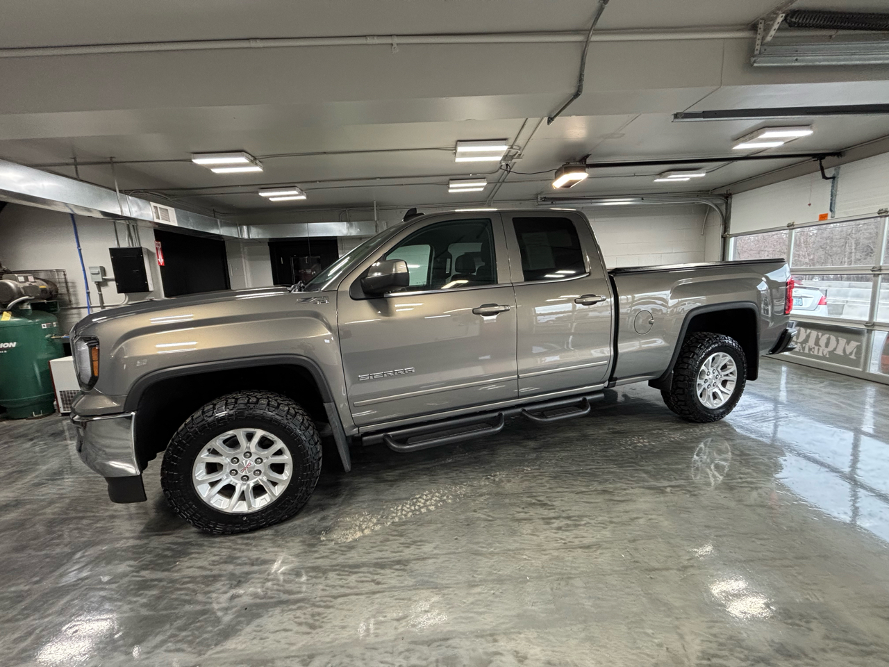 GMC Sierra 1500 4WD Double Cab 143.5" SLE 2017