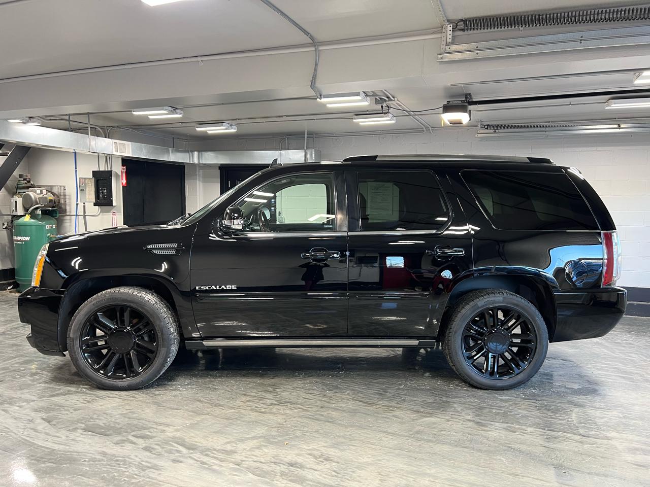 Cadillac Escalade AWD 4dr Premium 2013