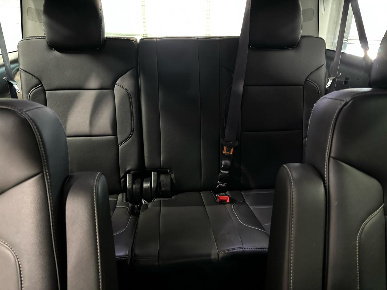 Chevrolet Suburban 4WD 4dr 1500 LT 2016