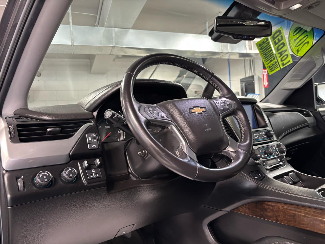 Chevrolet Suburban 4WD 4dr 1500 LT 2016