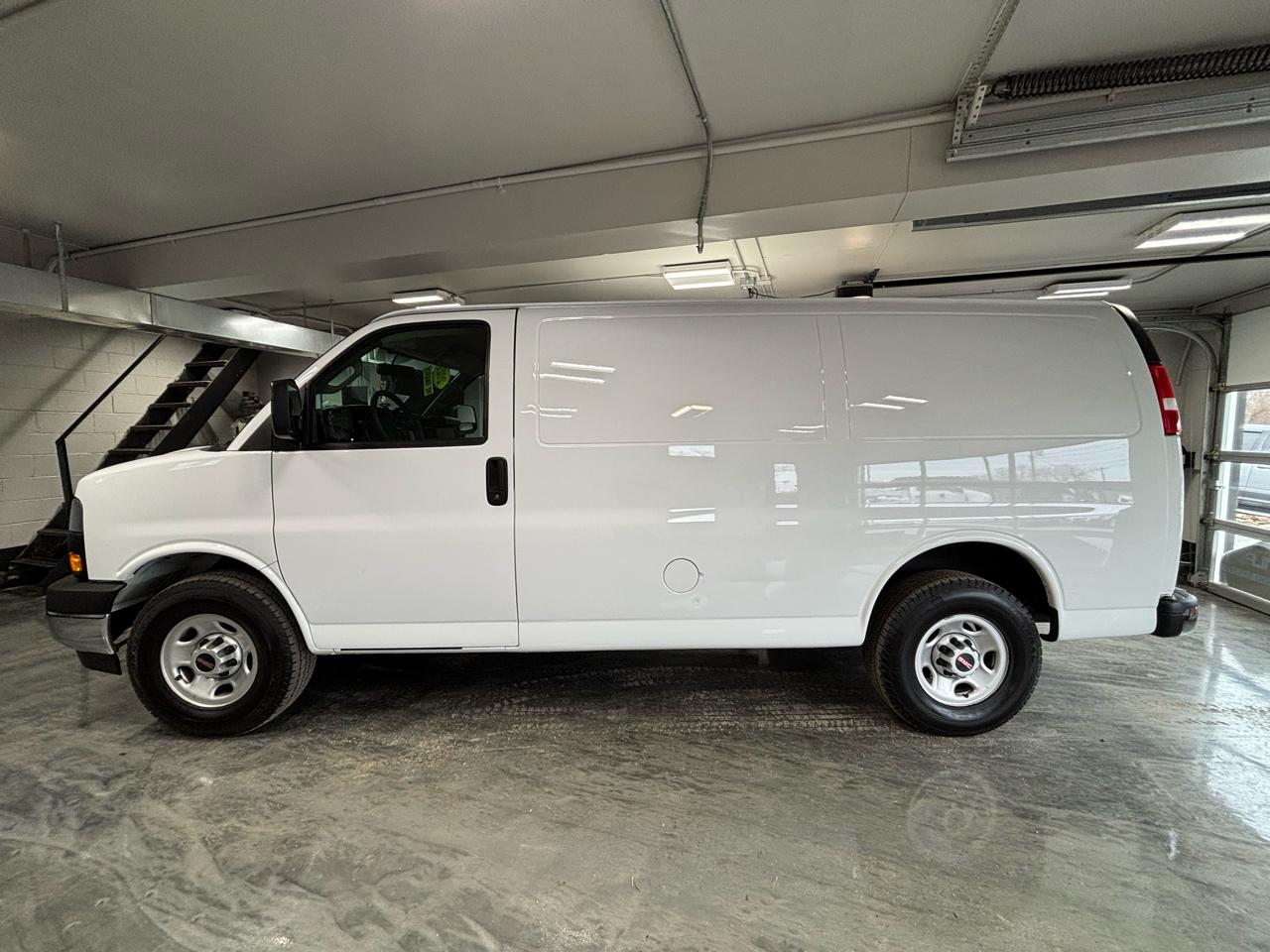 GMC Savana Cargo Van  2021