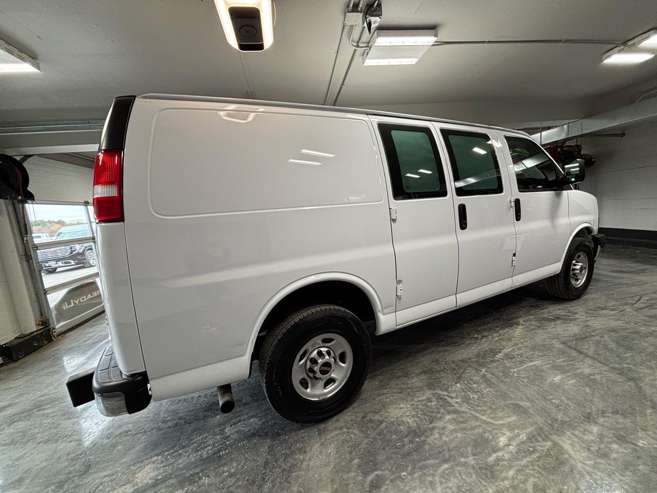 GMC Savana Cargo Van  2021