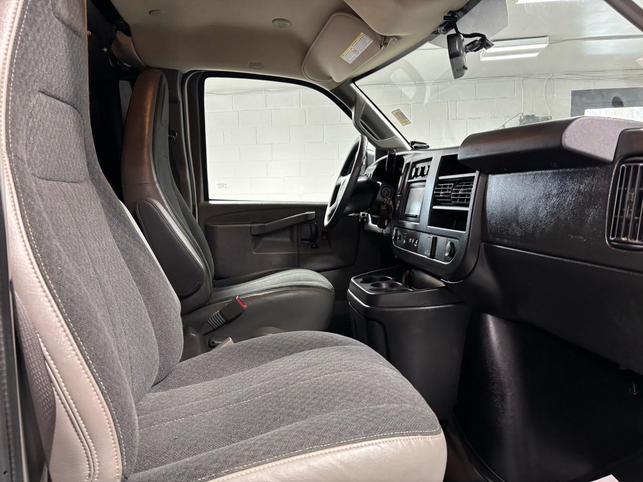 GMC Savana Cargo Van  2021