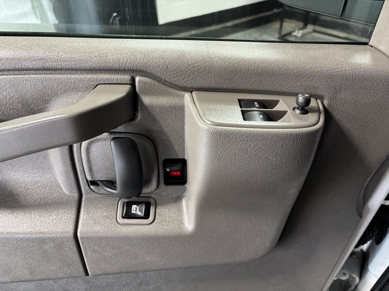 GMC Savana Cargo Van  2021