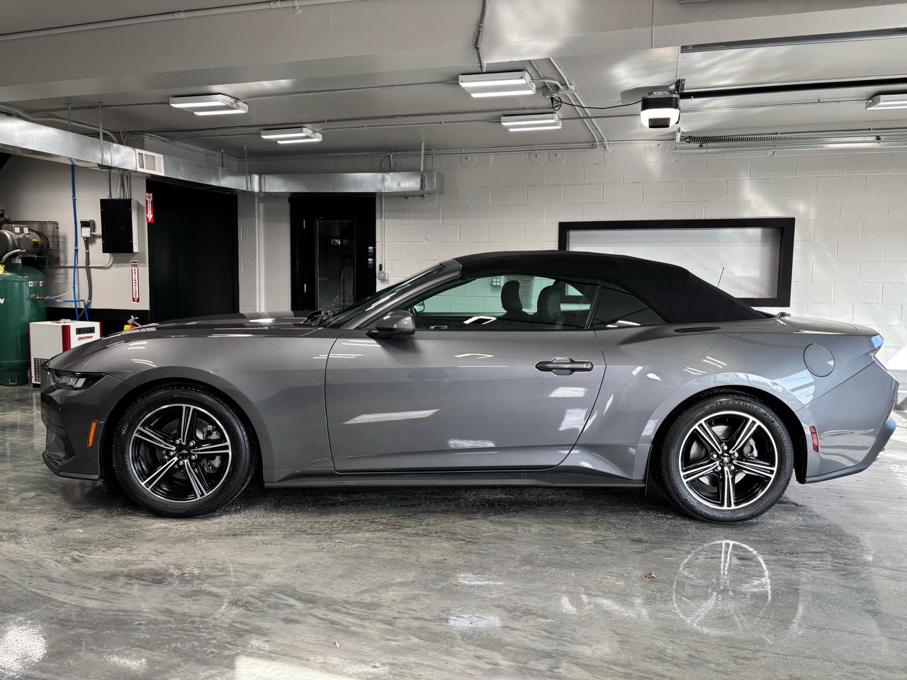 Ford Mustang EcoBoost Convertible 2024