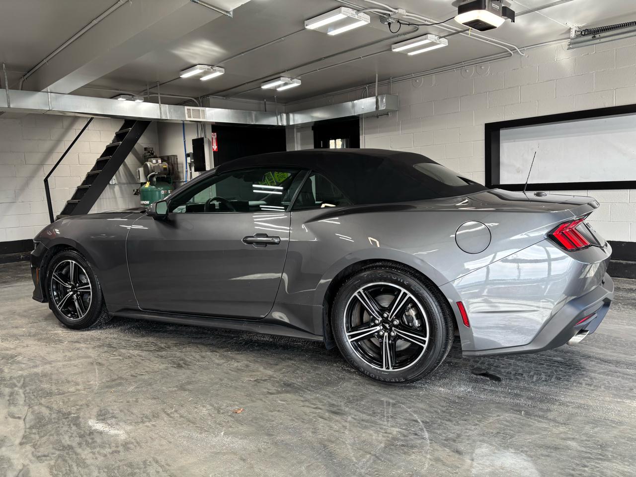 Ford Mustang EcoBoost Convertible 2024