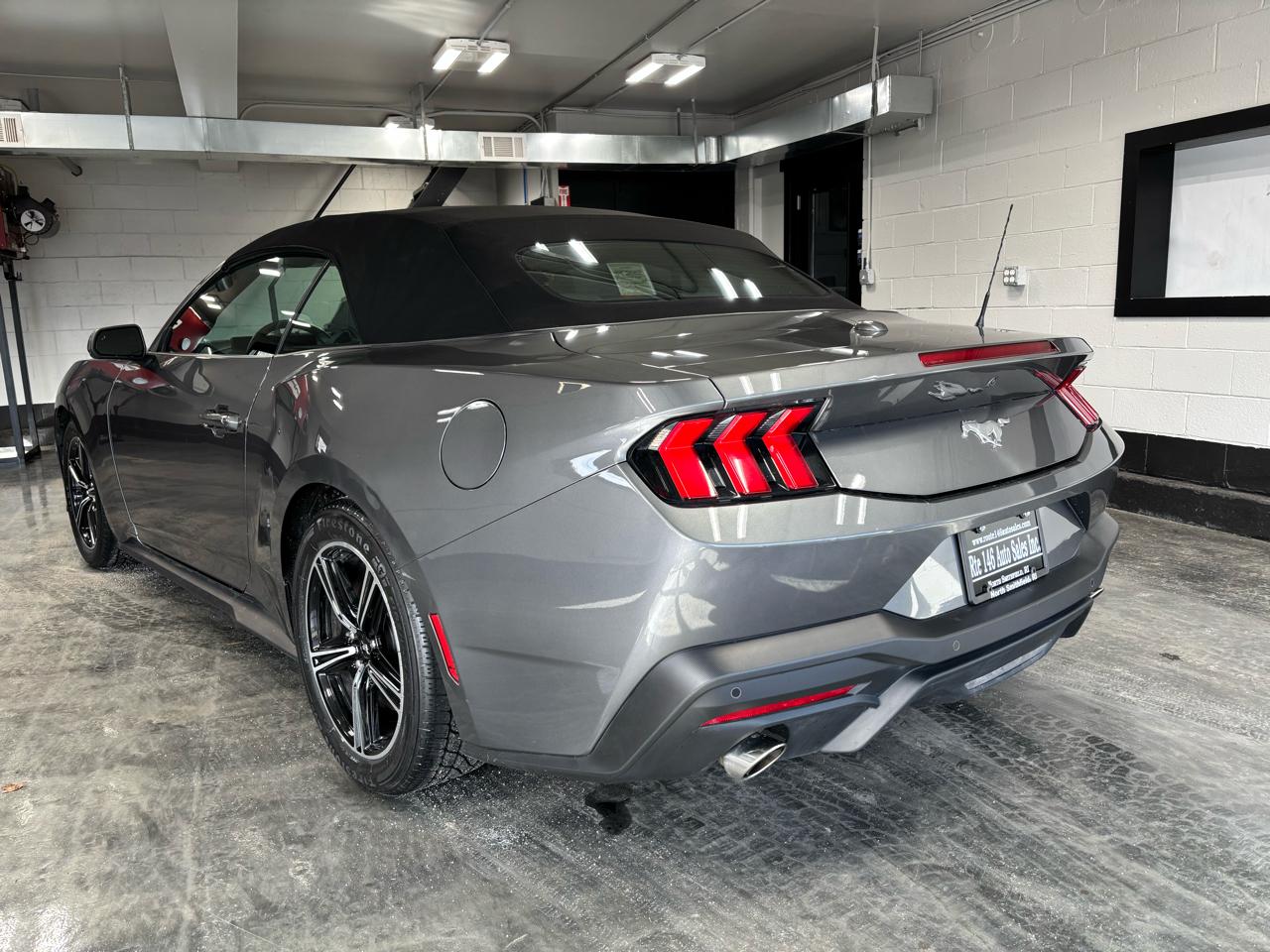 Ford Mustang EcoBoost Convertible 2024