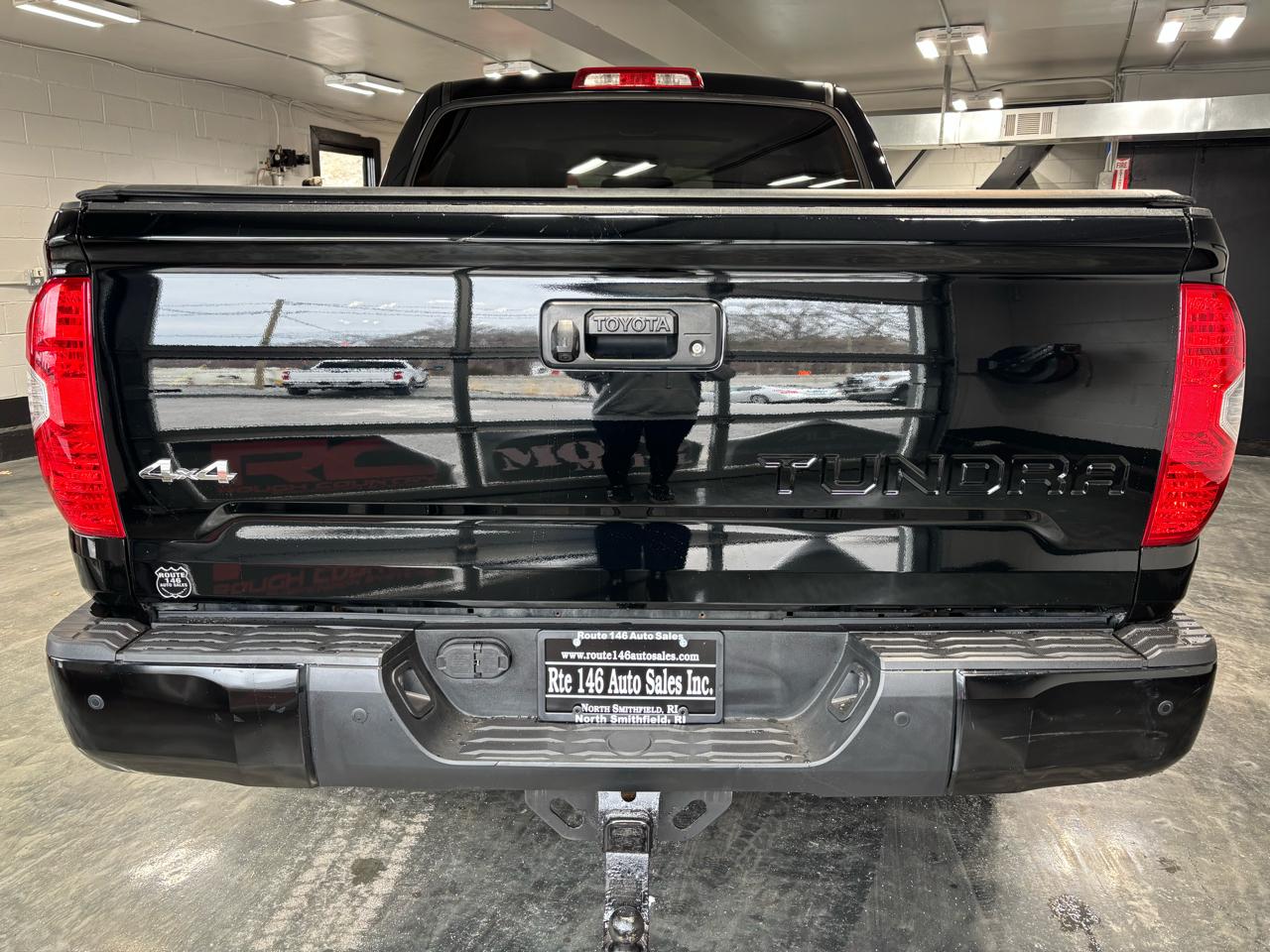 Toyota Tundra 4WD Truck CrewMax 5.7L V8 6-Spd AT Platinum (Natl) 2016