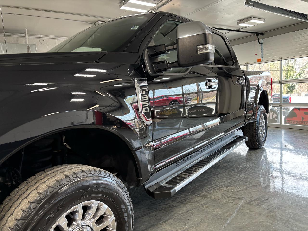 Ford Super Duty F-350 SRW XLT 4WD Crew Cab 6.75' Box 2022